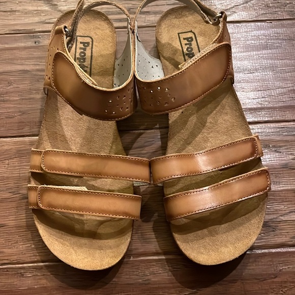 Propet Women’s Leather Sandals Size 9.5 - Picture 1 of 6